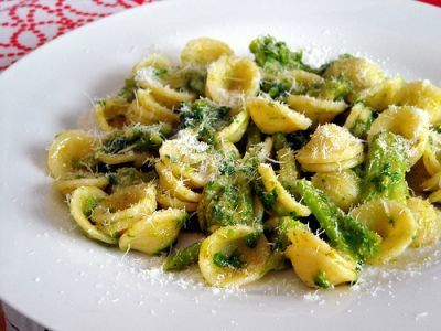 Orecchiette alle cime di rapa Puglia Food, Pasta Con Broccoli, Ravioli Pasta, Pasta Fresca, Spaghetti Pasta, Pasta Shapes, Italian Dishes, Food Guide, International Recipes