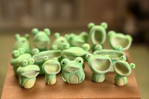 ดินปั้น Polymer Clay, Tanah Liat, Idee Cosplay, Pola Gelang, Frog Art, Cute Clay, Clay Art Projects, Diy Clay Crafts, Cute Frogs