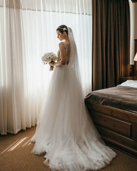 Bride Dress Photography, Bride Preparation Photos Ideas, Bride Photoshoot Poses Photo Ideas, Bride Getting Ready Photoshoot, Bride Only Photos, Individual Bride Photos, Get Ready Bride Photo Ideas, Bridal Prep Photography, Bride Photoshoot Bridal Portraits