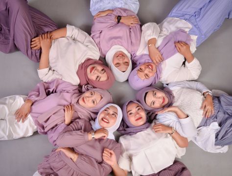 Outfit hijab lilac or purple, foto bareng sahabat Outfit Foto Studio Sahabat, Ootd Lilac Hijab, Purple Hijab Outfit, Purple Ootd, Hoods (hat), Purple Hijab, Hijab Soiree, Crop Top Korean, Paw Cat