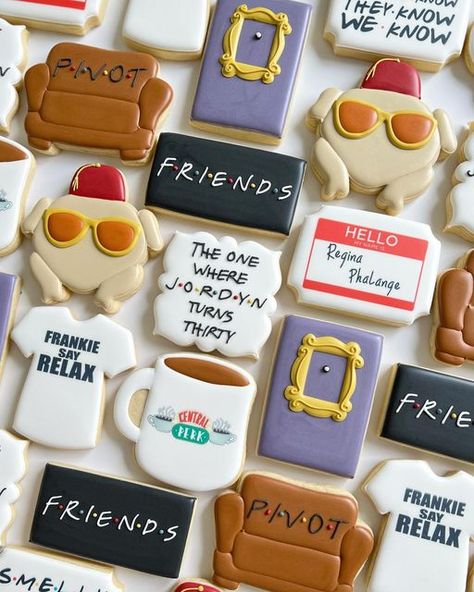 Friends Royal Icing Cookies, Friend Cookies Decorated, Funny Royal Icing Cookies, Friends Cookies, Friends Cookies Decorated, Funny Sugar Cookies, 31st Birthday, Cookie Cake Birthday, Cookie Inspiration