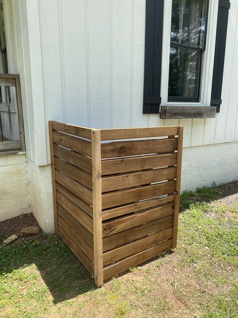 Trash Can Outdoor Hidden, Conceal Trash Cans Outside, Trash Can Privacy Fence, Trash Can Screen Outdoor Diy, Trash Can Screen Outdoor, How To Hide Outdoor Garbage Cans, Trash Bin Storage Outdoor Diy, Trashcan Enclosure, Hidden Trash Can Outdoor