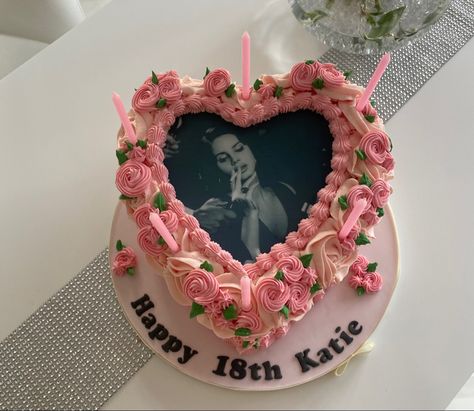 Lana Del Rey Heart Cake, Lana Del Rey Cake Aesthetic, Lana Del Rey Cake Birthday Ideas, Lana Del Rey Cake Birthday, Lana Del Rey Birthday Party, Lana Del Rey Birthday Cake, Hart Cake, Heart Cake Aesthetic, White Lana Del Rey