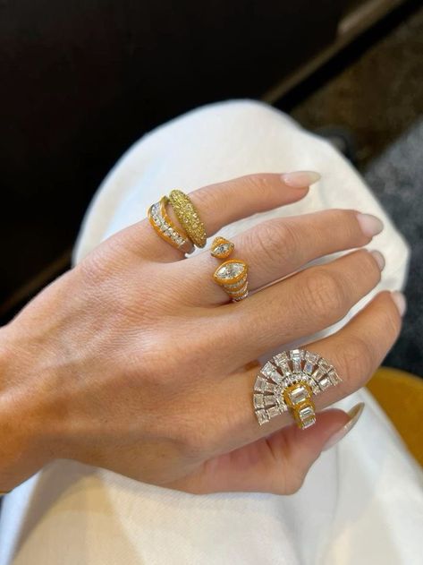 Chunky Diamond Rings, Big Gold Rings, Kamyen Jewellery, Big Gold Ring, Bright Dresses, Luxury Diamond Rings, Big Diamond Rings, Fancy Diamond Ring, Yellow Diamond Ring