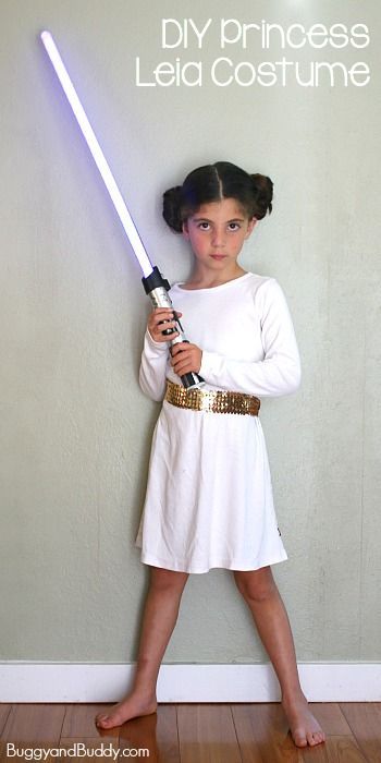 Easy DIY Princess Leia Costume! (Perfect for any Star Wars fan and can be worn on Halloween or for dress up play!) ~ BuggyandBuddy.com Diy Princess Leia Costume, Easy Star Wars Costumes, Princess Leia Costume Diy, Star Wars Costumes Diy, Disney Princess Halloween Costumes, Diy Fantasia, Disfraz Star Wars, Disney Princess Halloween, Princess Leia Costume