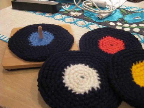 Crochet Vinyl, Crochet Music, Record Coasters, Coasters Pattern, Yarn Animals, Crocheted Coasters, Coasters Crochet, Crochet Car, Beginner Crochet Tutorial