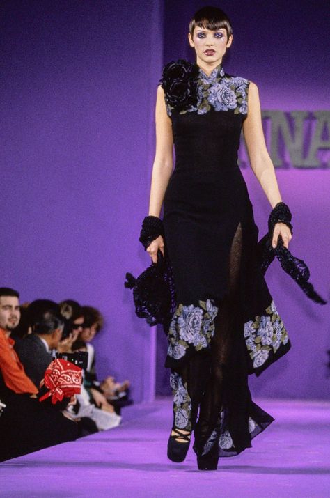 Anna Sui Fashion, Fashion 1990s, 90s Runway Fashion, Vintage Runway, 80s And 90s Fashion, 1990s Fashion, Couture Designers, Anna Sui, Vogue Fashion