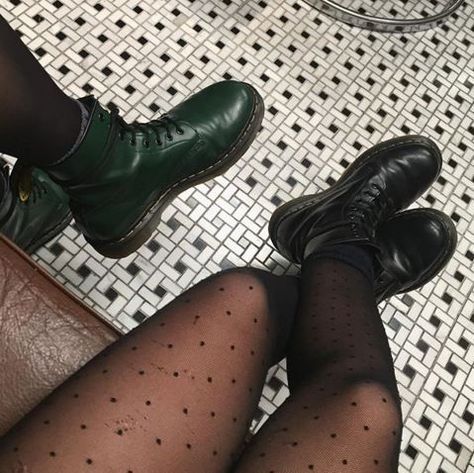 Red Doc Martens, Combat Boot Outfits, Doc Martens Outfits, Martens Outfit, Dr Martens Outfit, Doc Martens Outfit, Doc Martens Boots, Tokyo Street Fashion, Christmas Look