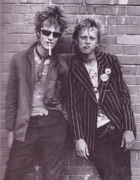 British Punk Fashion, Post Punk Fashion, Punk Outfits Men, Punks 70s, 1970s Punk, Punk 80s, Punk 90s, Punk Boy, 70s Punk