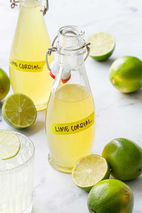 Swing-top bottles filled with Homemade Lime Cordial, labeled with green tape, with fresh limes scattered around. Fruit Syrup Recipe, Gin Gimlet, Gimlet Recipe, Cordial Recipe, Booze Drink, Simple Syrup Recipes, Lime Soda, Boozy Drinks, Homemade Drinks