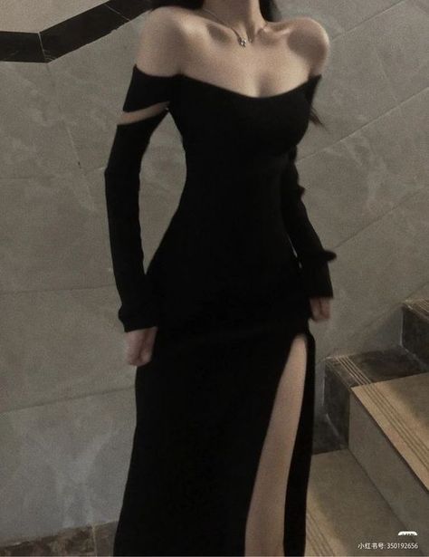 Gothic Dress Elegant Aesthetic, Black Goth Dress Aesthetic, Black Dress Korean Style Formal, Korean Gowns Dresses Black, Black Aesthetic Seductive Dress, Classy Prom Dresses, Prom Dress Inspiration, Cute Prom Dresses, Pretty Prom Dresses