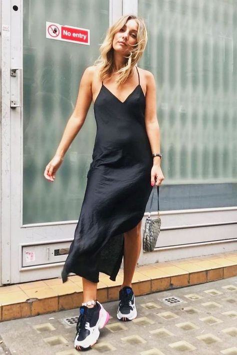 7 Ready-Made Influencer Party Outfits to Copy This Year Day Party Outfit Summer, Influencer Christmas, Fashion Anatomy, Spring Weekends, Influencer Party, Party Outfit Casual, Rainy Day Dress Outfit, Christmas Party Dresses, Black Cocktail Party Dress