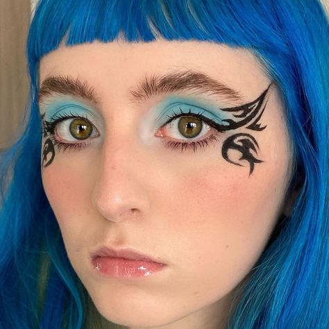 Ashnikko Eyeliner, Ashnikko Makeup Looks, Ashnikko Makeup, Ash Nikko, Ashnikko Concert, Alt Makeup, Ava Max, Make Up Inspo, Editorial Makeup