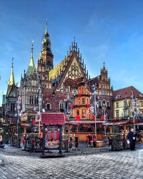 Epic Vacations, Poland Cities, Poland Culture, Polish Christmas, Visit Poland, Wroclaw Poland, Christmas Markets Europe, Culture Day, European Aesthetic