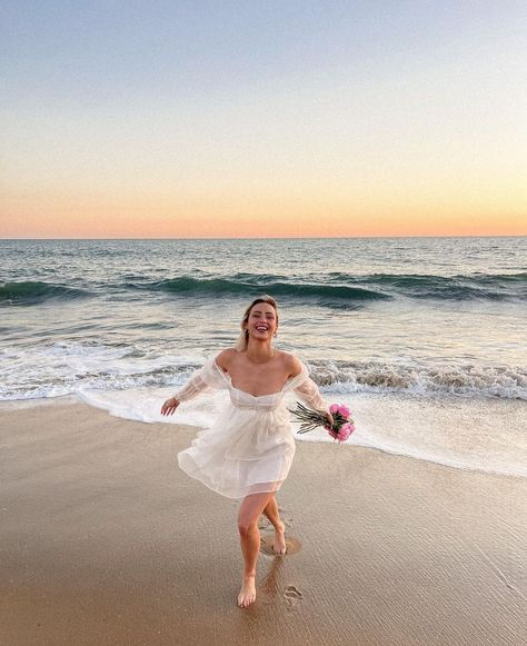 Beach Birthday Dress, Beach Posts, Picnic Pictures, Nantucket Summer, Quinceanera Photoshoot, Cute Beach Pictures, Cute Birthday Pictures, 21st Birthday Photoshoot, Dreamy Photography