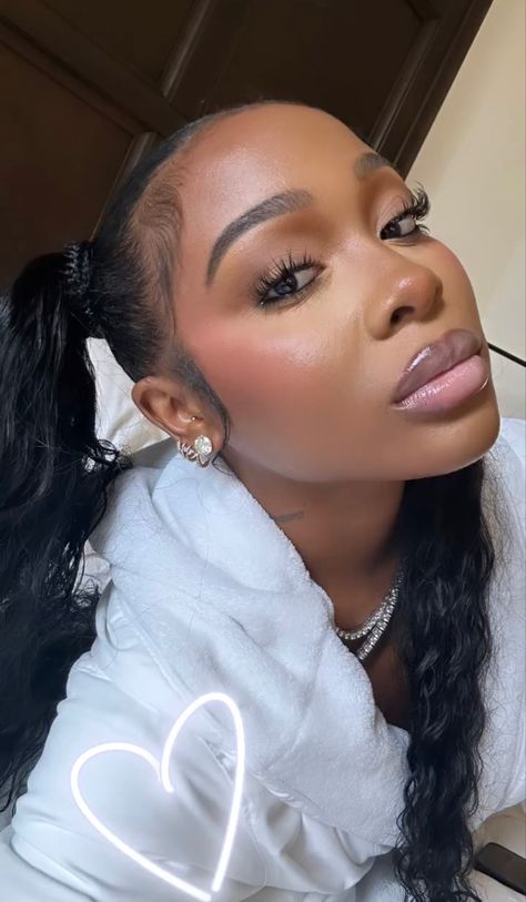 Jayda Wayda Makeup Looks, Natural Beat Face Black Women, Jt Makeup Looks, Makeup Beats Black Women, Jt City Girl Makeup, Birthday Makeup Looks, Natural Glam Makeup, Soft Makeup Looks, Jayda Wayda