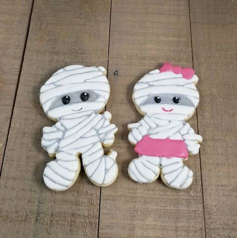 Plushies Pattern, Pixel Paper, Mummy Cookies, Halloween Sugar Cookies Decorated, Royal Cookies, Halloween Gender Reveal, Pig Cookies, Halloween Cookies Decorated, Halloween Sugar Cookies