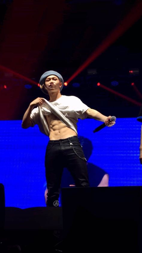 Felix abs #felix #leefelix #felixlee #skz #straykids #in #go #backdoor #8 Body Picture, Korean Boy, Savage Kids, Kid Memes, Felix Stray Kids, Crazy Kids, Kpop Guys, Famous Celebrities, K Idols