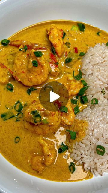 Chef Chaz on Instagram: "Savory & Comforting Creamy Coconut & Curry Shrimp Stew 🍲  A 15 minute meal Idea made with love & fresh ingredients. #15minutemeals #quickmeals #easyrecipes  Ingredients:  1 red bell pepper, sliced 1 green bell pepper, sliced 12-15 colossal shrimp (deveined, peeled and cleaned)  1/2 Tsp, grated ginger(forgot to mention in the vc) 3 garlic cloves, grated  1 carrot, diced  5-6 sprigs, fresh Thyme 2 bay leaves  2 tablespoons, unsalted butter 3-4 cups, seafood broth  1 1/2 cups, creamy unsweetened coconut milk  1/2 tablespoon, smoked paprika  1/2 tablespoon, granulated onion  1 teaspoon, allspice powder 1/4 teaspoon, ground cloves 1 teaspoon, cumin powder 2 tablespoon, curry powder 1 tablespoon, hot curry powder  Salt and pepper to taste   Tip: for an thickening agent Coconut Curry Shrimp Recipe, Curry Fish Recipes, Green Curry Shrimp, Shrimp Coconut Curry, Shrimp Curry Recipe, Colossal Shrimp, Creamy Coconut Curry, Shrimp Stew, Coconut Curry Shrimp