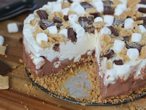 S'more Ice Cream Cake Smores Ice Cream, Box Cakes, Cream Cake Recipe, Ice Cream Cake Recipe, Frozen Chocolate, Poke Cakes, Icebox Cake, Magic Recipe, Ice Box