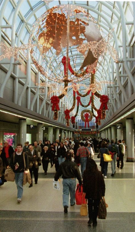 Christmas Over The Years In Chicago   Chicago O'Hare International Airport has the busiest day of the year the Sunday following Thanksgiving. Christmas Airport, Airport Christmas, Christmas Illumination, Christmas In Chicago, O'hare International Airport, Chicago Airport, Chicago Christmas, Airport Aesthetic, O Hare