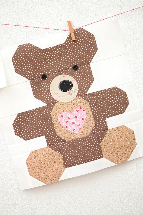 Bear Quilt Pattern, Teddy Bear Quilt Pattern, Teddy Bear Quilt, Teddy Bear Template, Kid Quilts Patterns, Baby Teddy Bear, Under The Christmas Tree, Christmas Quilt Patterns, Bear Quilts