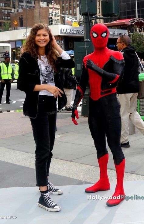 Mj Outfits Zendaya, Spiderman Homecoming Movie Poster, Zendaya Spiderman Homecoming, Zendaya Spiderman, Estilo Zendaya, Spiderman Outfit, Homecoming Outfit, Zendaya Outfits, Spiderman Costume