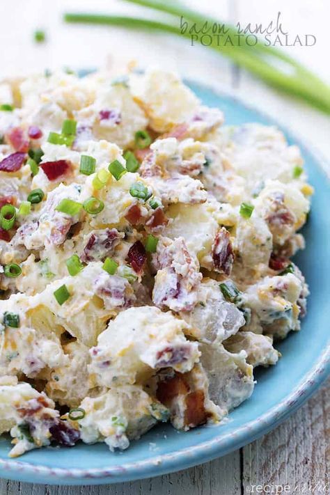 A creamy and delicious potato salad with amazing ranch flavor and bacon! This is the perfect side to take to… Bacon Ranch Potato Salad, Ranch Potato Salad, Bacon Ranch Potatoes, Potato Salad Recipe Easy, Potato Salad With Egg, Mini Hamburgers, Bacon Potato Salad, Tabbouleh Salad, Bacon Potato