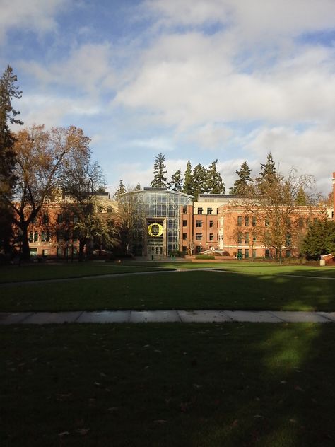 University Of Oregon Campus, Oregon University Aesthetic, University Of Oregon Aesthetic, College Mindset, Oregon Aesthetic, Oregon University, Campus Aesthetic, Oregon College, Dark Fantasy Book