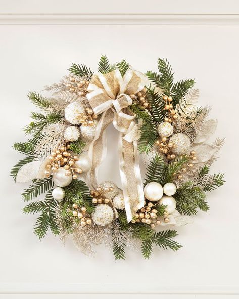 Xmas Deco, White Christmas Decor, Xmas Wreaths, Christmas Arrangements, Christmas Swags, Holiday Wreath, Christmas Wreaths Diy, Christmas Deco, Gold Christmas