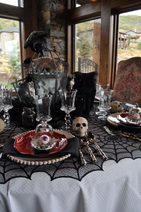 Creepy Halloween setting with skulls and eyeballs! | 20 Halloween-Inspired Table Settings to Wow Your Dinner Party Guests | Decoist Mummy Decorations, Décoration Table Halloween, Halloween Chic, Creative Halloween Decorations, Table Halloween, Halloween Tablecloth, Halloween Party Dinner, Halloween Table Decorations, Elegant Halloween