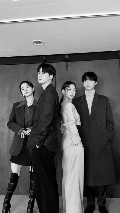 4 Group Photoshoot, Black And White Group Photoshoot, 4 Person Pose Reference, 4 People Poses, 4 Person Poses, Rooftop Photoshoot, Group Photo Poses, Group Picture Poses, Group Photography Poses