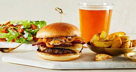 Better your burger game with Steakhouse Burger! This restaurant-worthy creation is bursting with flavor and guaranteed to WOW. Hello Fresh Burger, Steakhouse Burger Recipe, Antigua Food, Steakhouse Burger, Hellofresh Recipes, Steak Spice, Gourmet Burger, Creamy Mustard Sauce, Future Chef