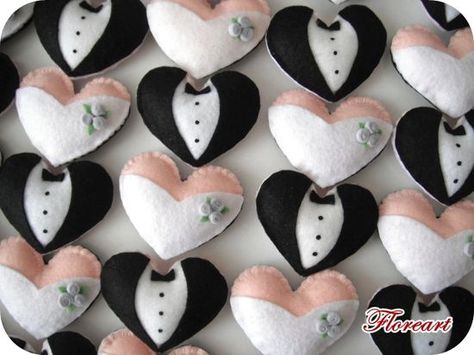 Wedding Felt, Wedding Gifts For Bride And Groom, Wedding Types, Fabric Hearts, Wedding Souvenirs, Felt Diy, Felt Hearts, Felt Toys, Felt Christmas