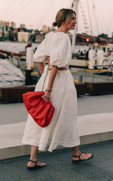 Plain White Dress, Heel Sandals Outfit, It Bag, Sandals Outfit, Looks Street Style, Street Style Chic, Hiking Outfit, Look Chic, Casual Outfit