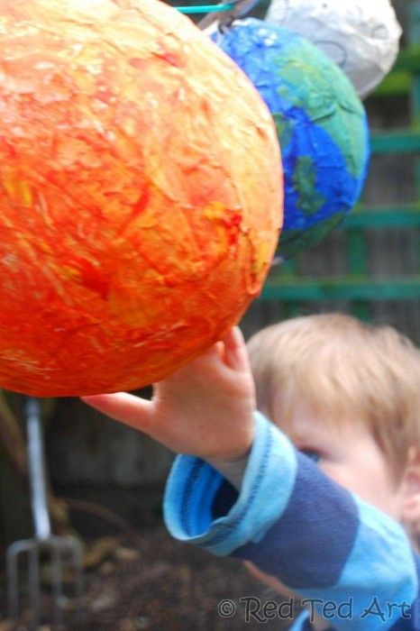 Welcome back to this week’s Kids Crafts – our very own paper mache Solar System – ok, so it is “only” the sun, the earth and the moon, but it is a start and something to add to over time. We actually made it , mainly because the lovely people from Cubbykit sent it to … Thanksgiving Activities For Kindergarten, Thanksgiving Games For Adults, Diy Halloween Party, Sensory Tub, System Unit, Solar System Crafts, Red Ted Art, Christmas Crafts For Adults, Magic Garden