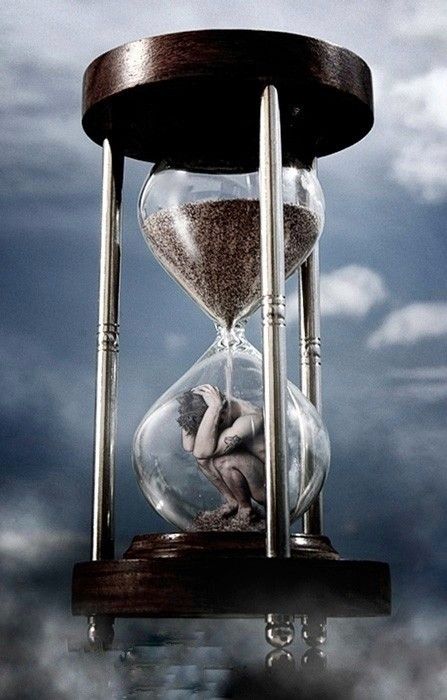 List Tattoo, Sand Watch, Surreal Photography, Hourglass Tattoo, Sand Clock, Hourglasses, Bizarre Art, رعب نفسي, Deep Art