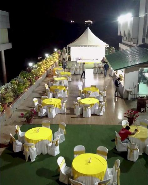 Safina Banquets on Instagram: “#Throwback to a cute, memorable Wedding Reception at our Terrace Garden! 🤵🏻👰🏻💑💐💜 • Watch full video on #IGTV • #Banquet #Rooftop…” Terrace Wedding Decoration, Terrace Wedding Decor, Clematis Wilt, Romantic View, Small Wedding Decor, Flower Beard, Beech Hedge, White Clematis, Coral Peonies