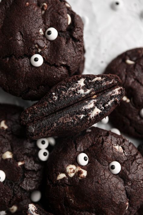 Spooky Inside Out Chocolate Chip Cookies | Sturbridge Bakery Chocolate Halloween Cookies, Chocolate Halloween, Cookie Brownie, Candy Eyes, Gooey Brownies, Cookie Spread, Types Of Chocolate, Perfect Cookie, Food Test