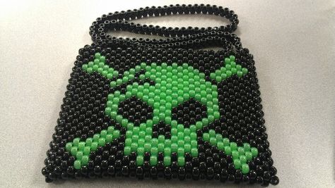 Green GID skull kandi purse Kandi Purse, Kandi Bag, Kandi Mask Patterns, Kandi Mask, Kandi Cuff Patterns, Pony Bead Projects, Pony Bead Crafts, Kandi Kid, Kandi Ideas