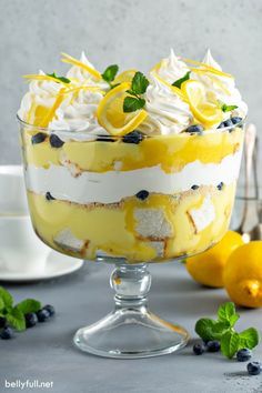 Trifle Bowl Desserts, Lemon Trifle, Trifle Bowl Recipes, Cake Trifle, Trifle Dessert Recipes, Lemon Curd Recipe, Trifle Bowl, Trifle Desserts, Dessert Simple