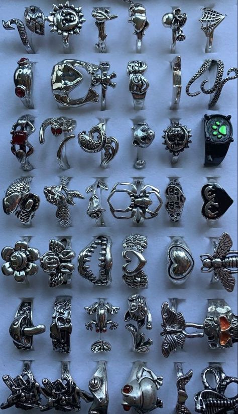 Grunge Jewellery Aesthetic, The Craft Jewelry, Cool Jewlrey, Vintage Gothic Jewelry, Alternative Jewelry Grunge, Grunge Jewelry Rings, Grunge Christmas List, Cool Jewellery, Whimsigoth Rings