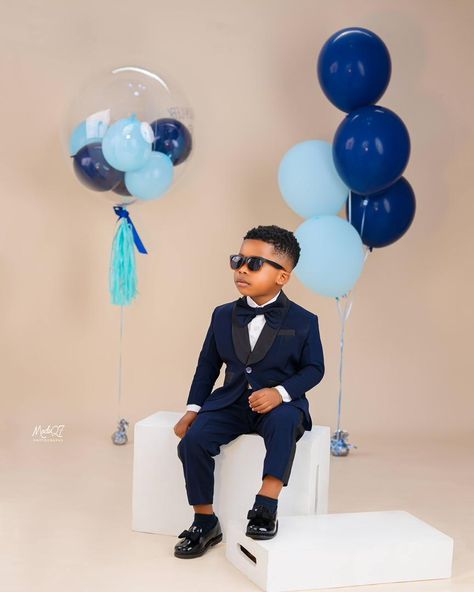 Photo Shoot Ideas Indoor, 6th Birthday Photoshoot, Photoshoot Ideas Boys, Toddler Boy Photo Shoot Ideas, Papas Birthday, Birthday Photoshoot Ideas Boys, Boy Birthday Pictures, Photoshoot Boy, Birthday Photoshoot Ideas