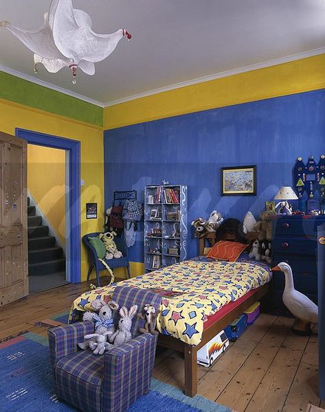 90s kids bedroom with blue and yellow walls Paris Cafe Interior, 90s Bedroom Aesthetic, 90s Room Aesthetic, Bedroom 90s, 80s Room Aesthetic, 90s Room, 90s Interior, 90s Bedroom, Pokemon Room