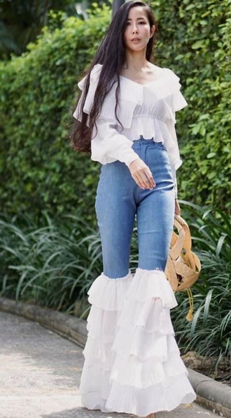 Bellbottom Pants Outfits, Look Retro, Modest Dresses Casual, Trendy Dress Outfits, Diy Fashion Clothing, Denim And Lace, Fashion Attire, Stylish Dress Designs, Indian Fashion Dresses