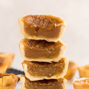 Mini Butter Tarts, Best Butter Tart Recipe, Butter Tarts Recipe, Butter Tart Squares, Pastry Christmas, Canadian Butter Tarts, Canadian Dessert, Canadian Recipes, Butter Tart