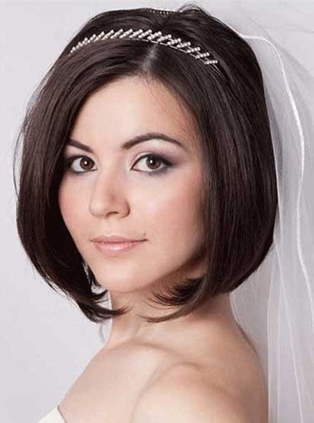 Sleek bobbed  - Chic and Romantic: 20 Best Wedding Hairstyles for Short Hair - EverAfterGuide Romantic Short Hair, A Line Haircut, Bob Wedding Hairstyles, Wedding Hairstyles For Short Hair, Short Hair Bride, Wedding Hairstyles Bride, Wedding Hairstyles With Veil, 2015 Hairstyles, Best Wedding Hairstyles