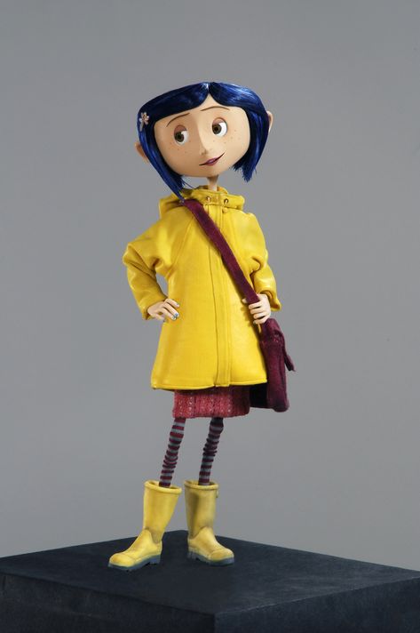 Some costumes have more prestige surrounding them such as the first costume on a production or for the main character, like Coraline’s raincoat. Description from blog.fidmmuseum.org. I searched for this on bing.com/images Coraline Halloween Costume, Coraline Characters, Coraline Costume, Carl Y Ellie, Hulk Character, Character Halloween Costumes, Coraline Art, Laika Studios, Coraline Movie