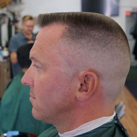 Slim The Barber on Instagram: “#tbt To one of my favorite flattops. #haircut #flattop #barbershopconnect #barber #barbersinctv #behindthechair #fade #usmc #sharpfade…” Flattop Haircut Men, Military Hairstyles, Horseshoe Flattop, Marine Haircut, Gents Hairstyles, Flattop Haircut, Military Hair, High And Tight Haircut, Barber Man