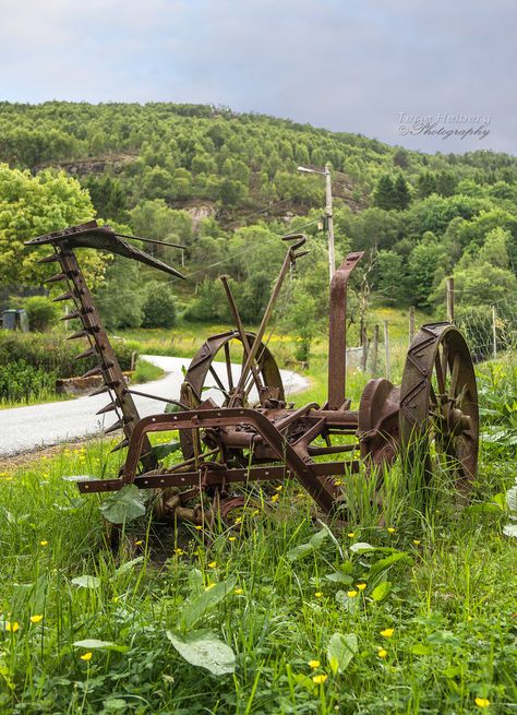 Photo from "Hitland Gjestegård" (Hitland Guesthouse)  Old farming tool. Farming Tools, Green Farm, Farm Tools, Horse Equipment, Old Farm, Farm Equipment, Farm Life, Country Life, Old And New